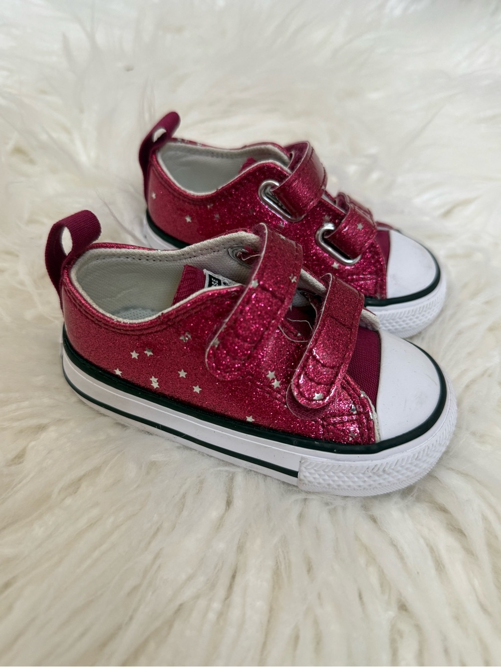Converse Kids Glitter Star Velcro Sneakers in Magenta